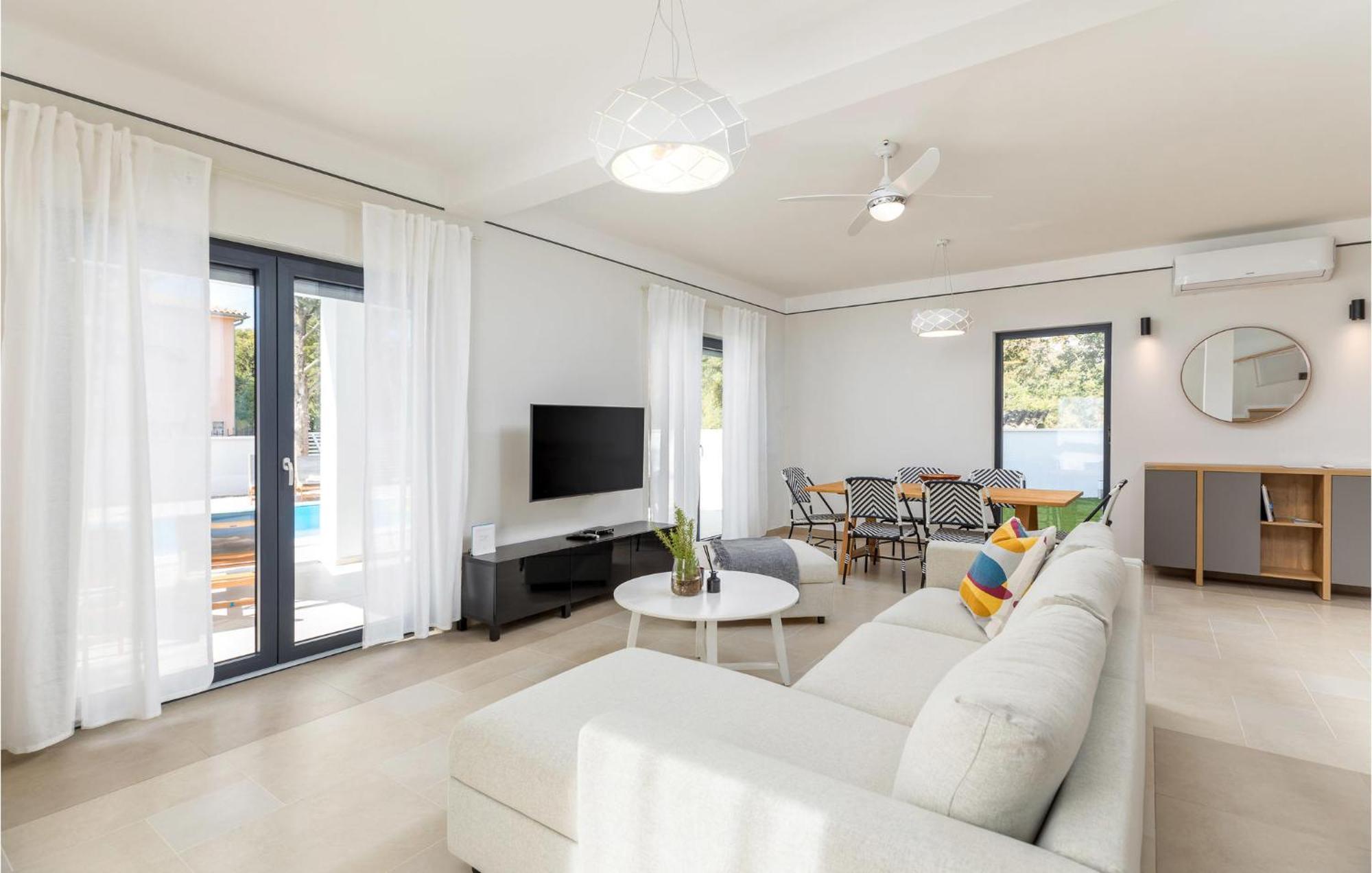 Nice Home In Barbariga With Kitchen Экстерьер фото